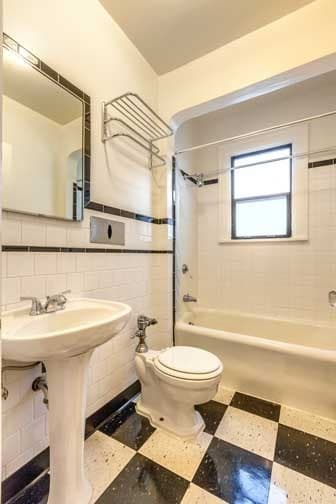 Portland Apartment: 707 NW 19th Ave