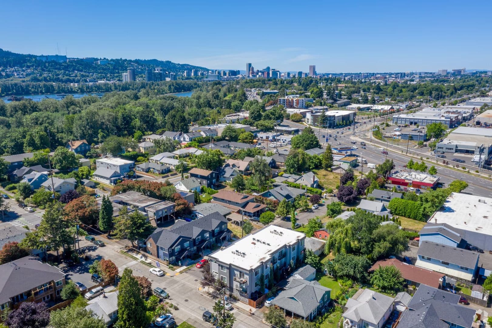 Portland Apartment: 5350 SE 18th Ave
