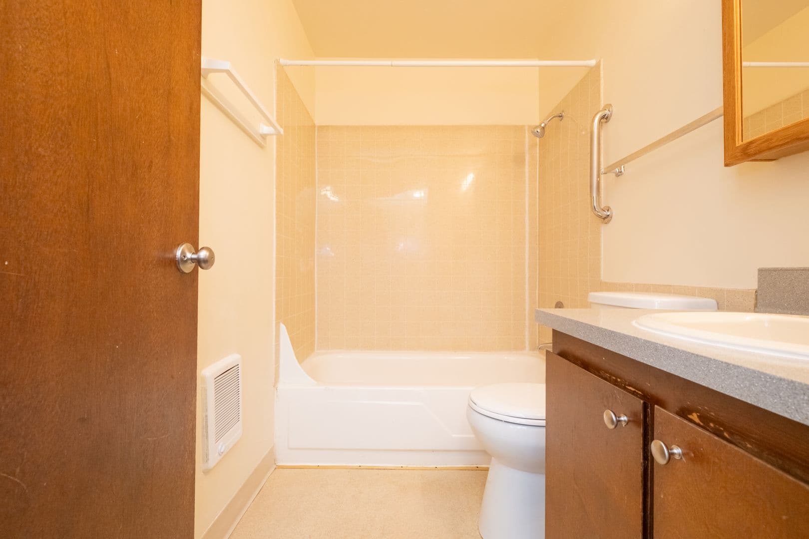 Portland Apartment: 13625 SE Stark St.