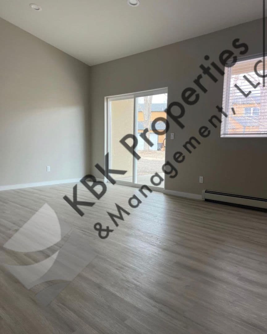 Alamosa Apartment: 906 & 908 Douglas