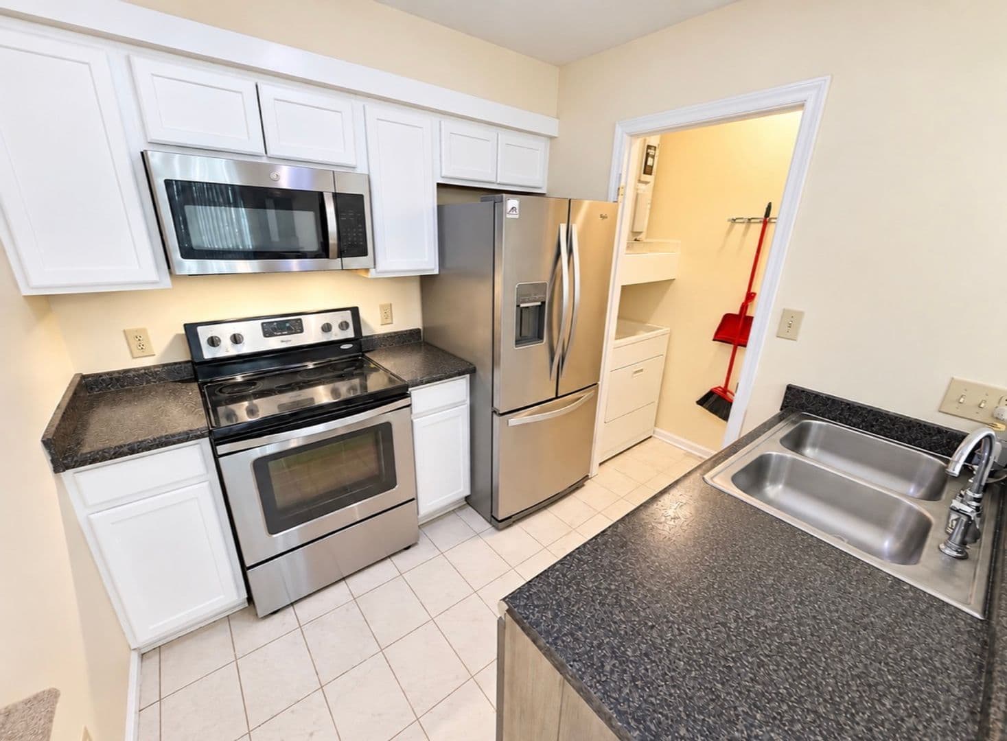 Newport News House: 355 Lee Mills Dr