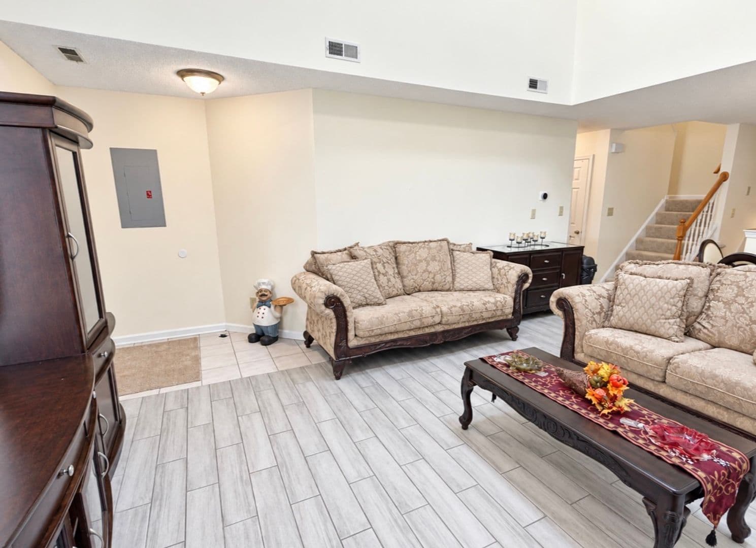 Newport News House: 355 Lee Mills Dr