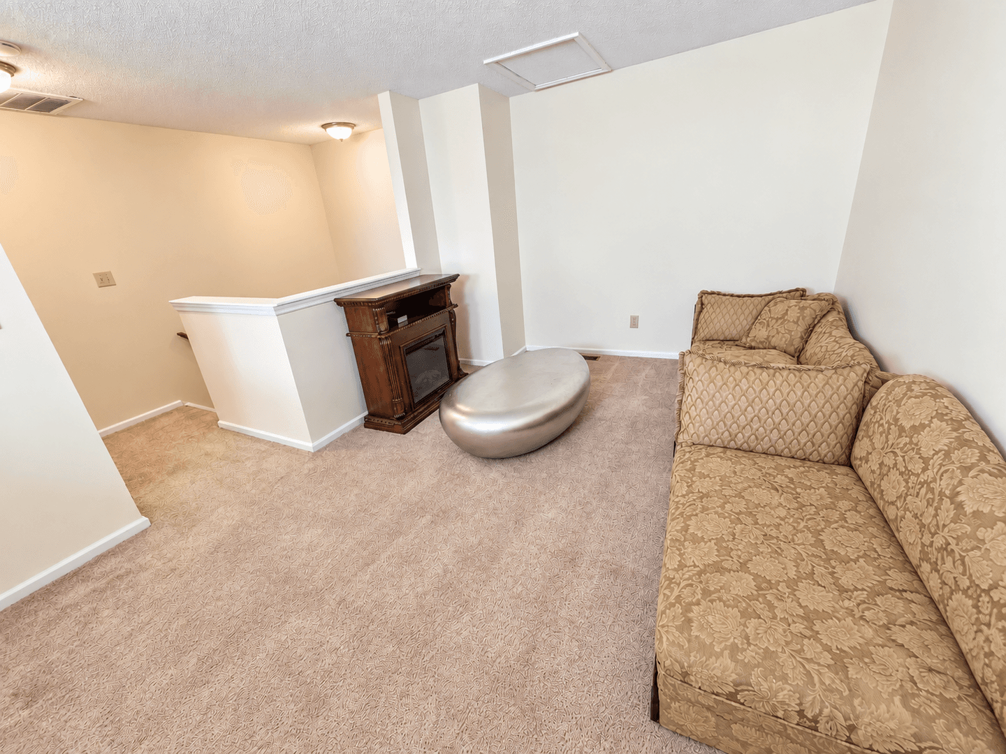 Newport News House: 355 Lee Mills Dr