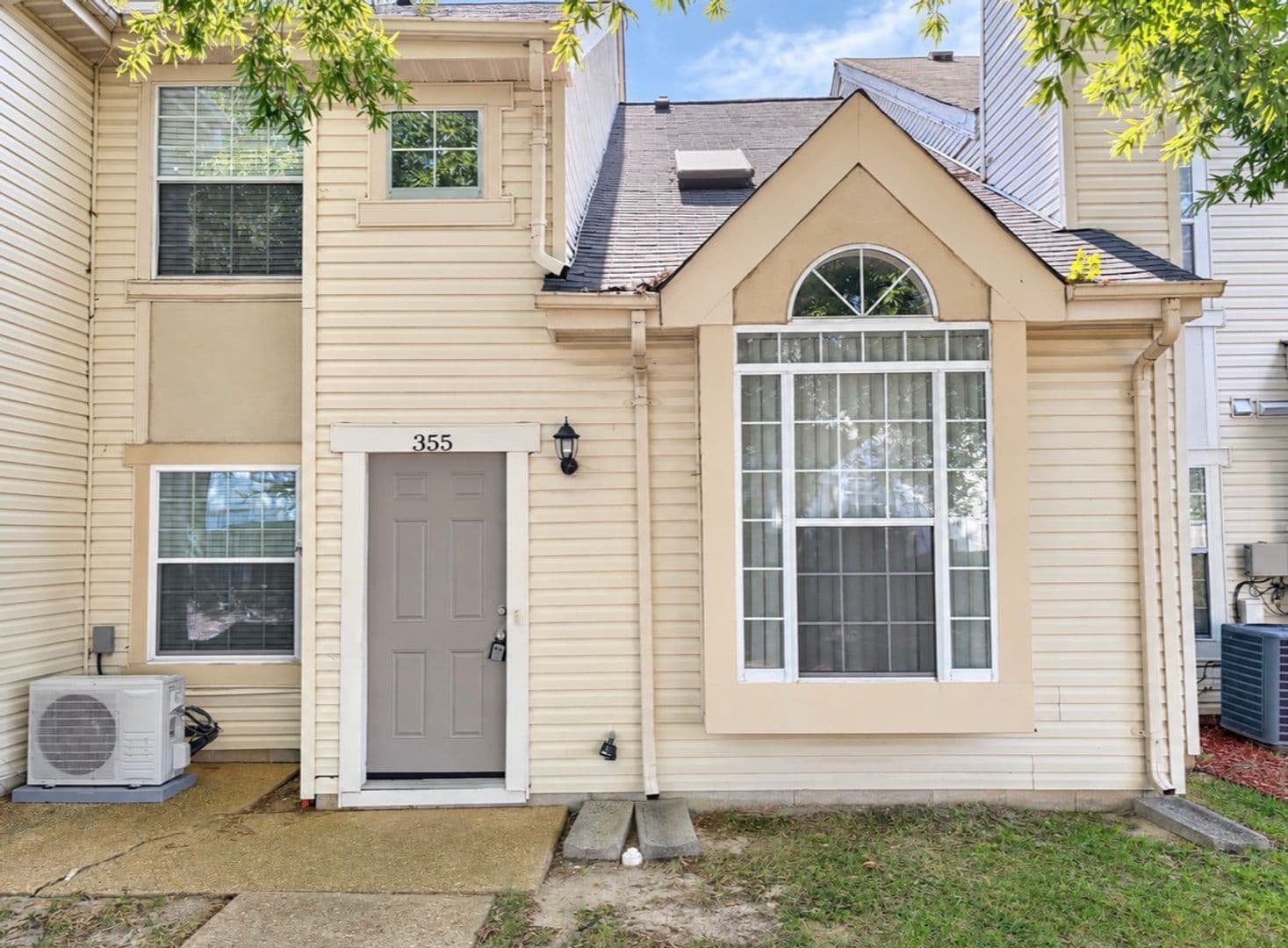 Newport News House: 355 Lee Mills Dr