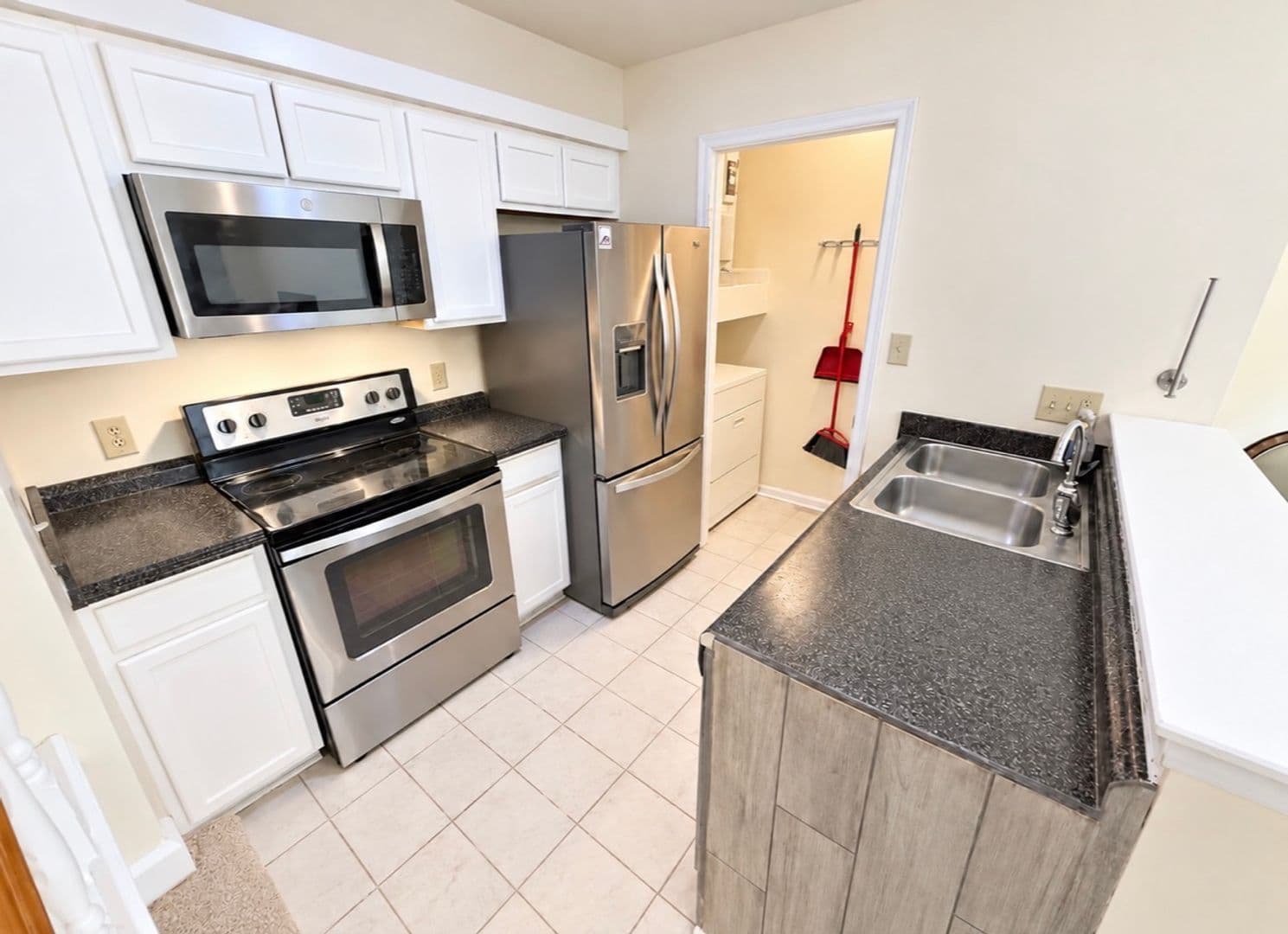 Newport News House: 355 Lee Mills Dr