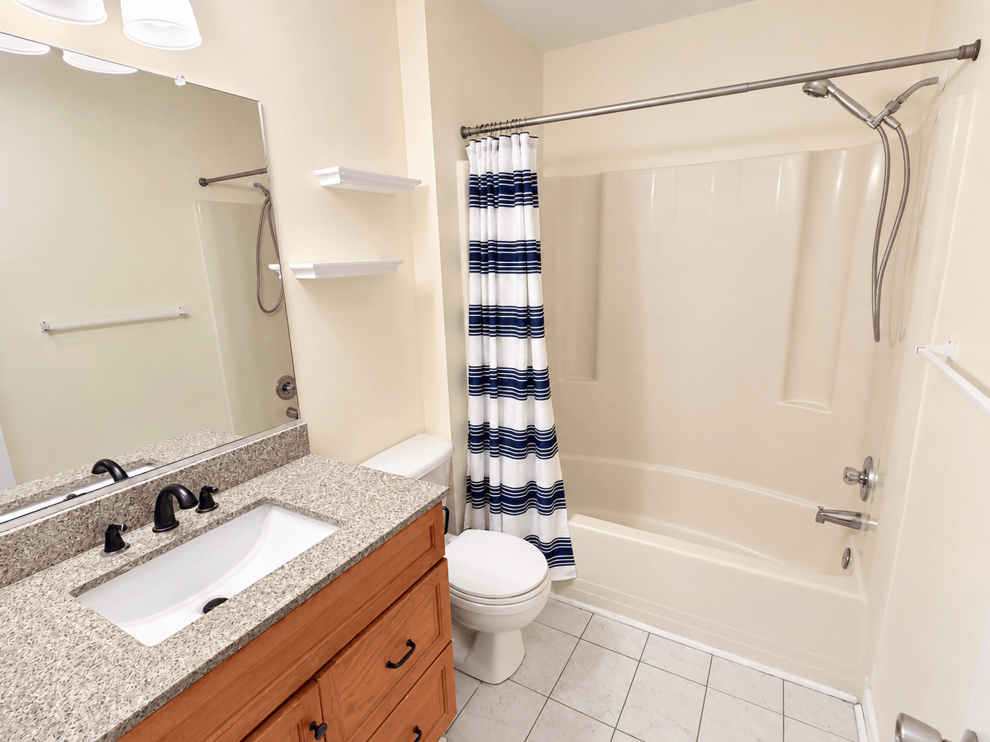 Newport News House: 355 Lee Mills Dr