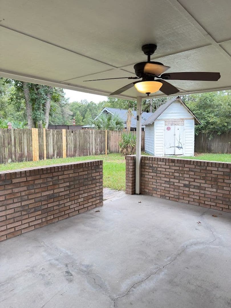 KINGSLAND House: 118 CASTLE OAK COURT