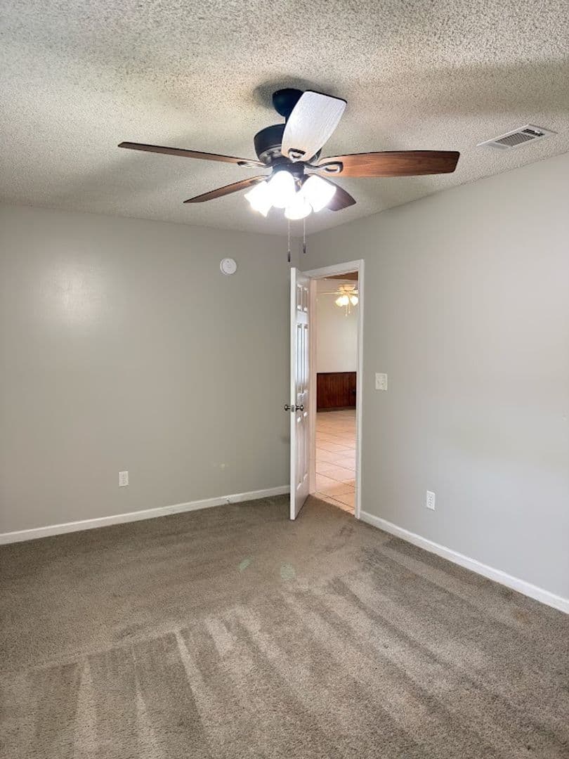 KINGSLAND House: 118 CASTLE OAK COURT