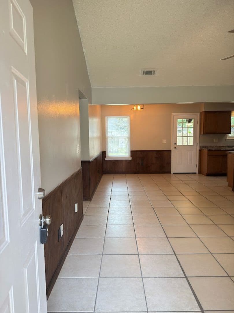 KINGSLAND House: 118 CASTLE OAK COURT