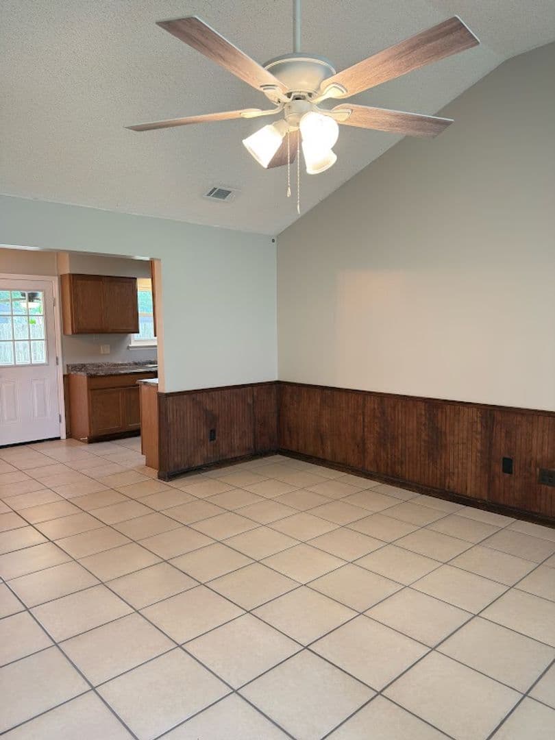 KINGSLAND House: 118 CASTLE OAK COURT