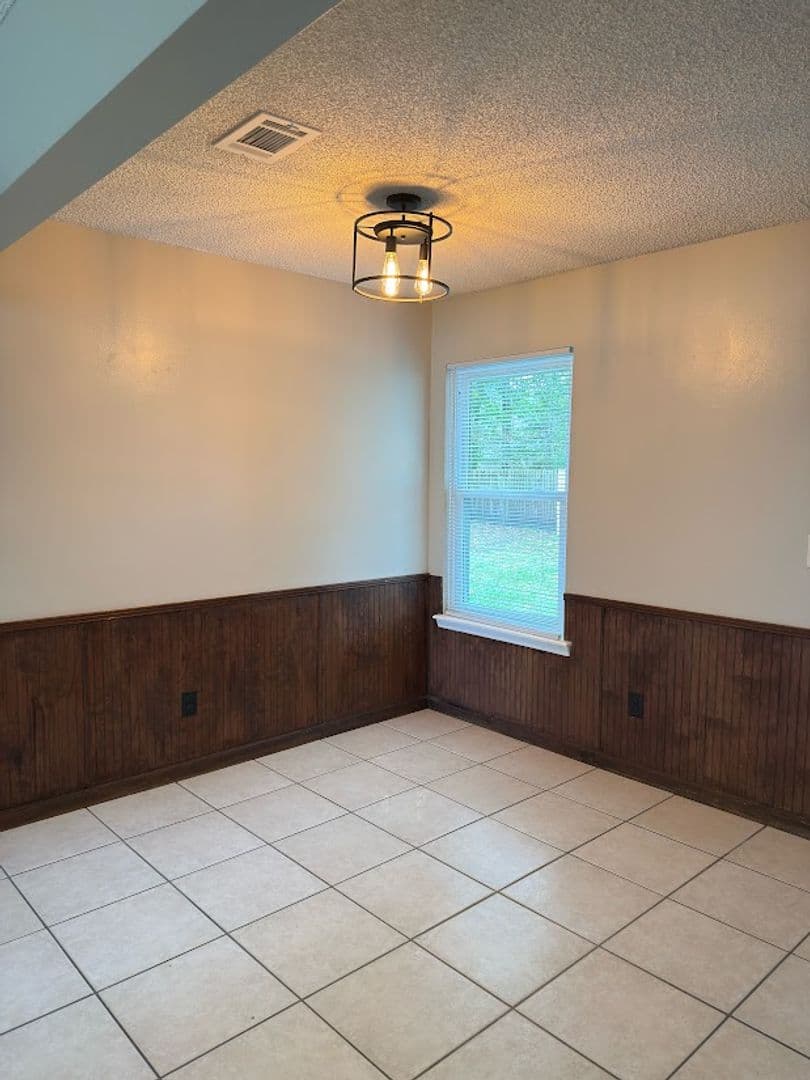 KINGSLAND House: 118 CASTLE OAK COURT