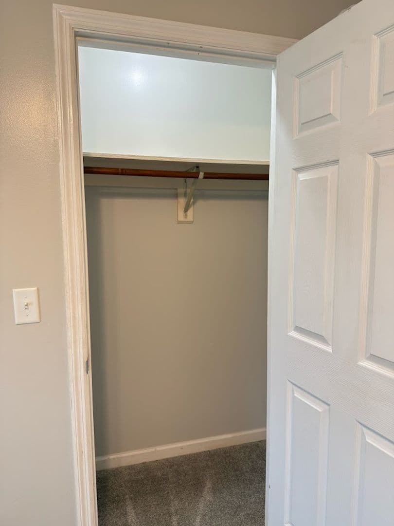 KINGSLAND House: 118 CASTLE OAK COURT