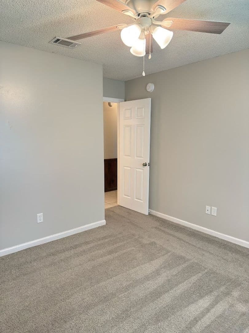 KINGSLAND House: 118 CASTLE OAK COURT