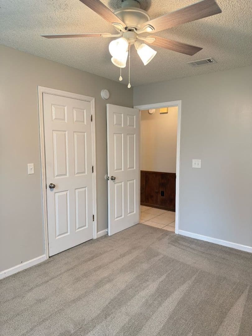 KINGSLAND House: 118 CASTLE OAK COURT