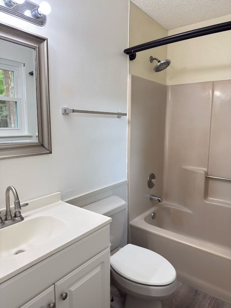 KINGSLAND House: 118 CASTLE OAK COURT