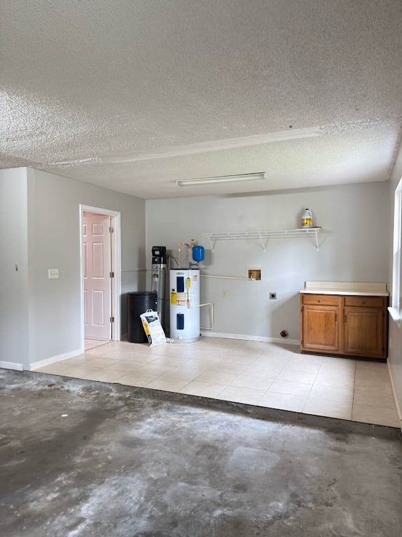 KINGSLAND House: 118 CASTLE OAK COURT