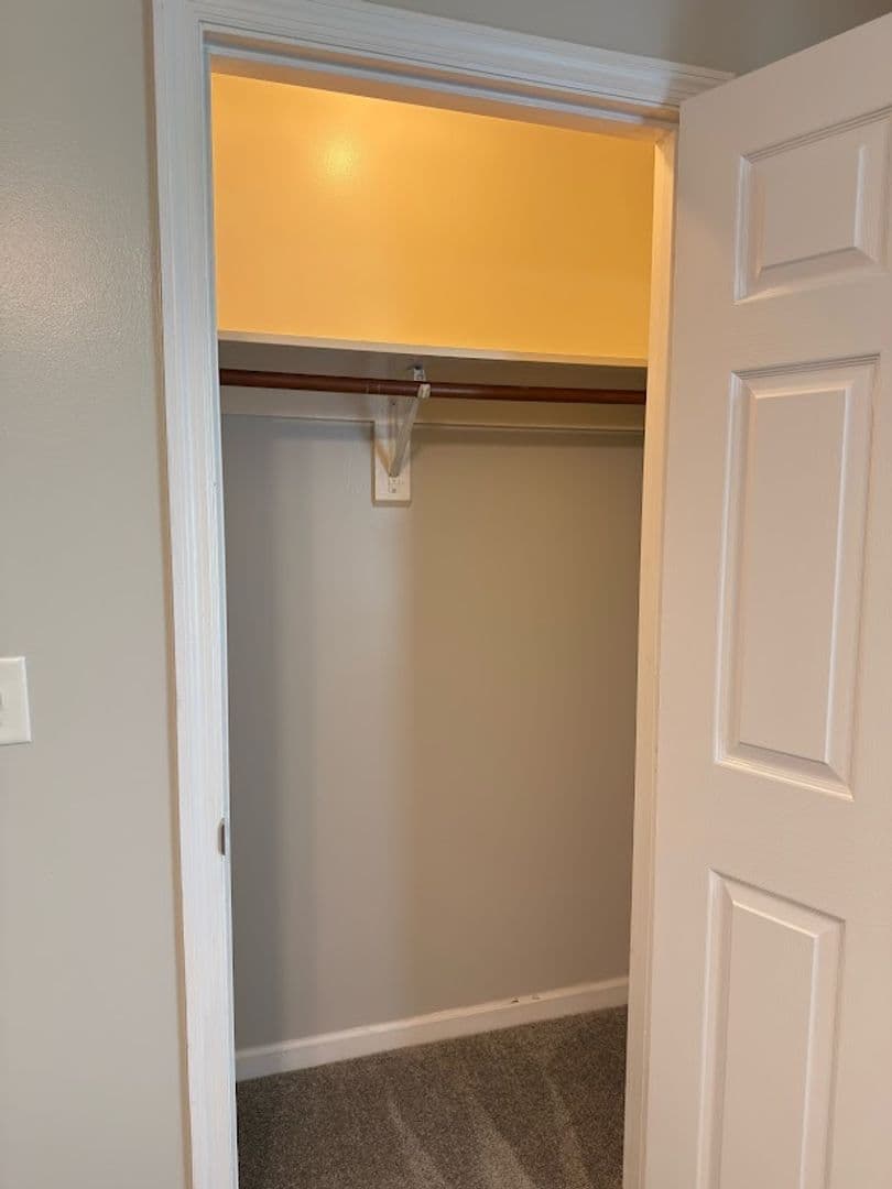 KINGSLAND House: 118 CASTLE OAK COURT