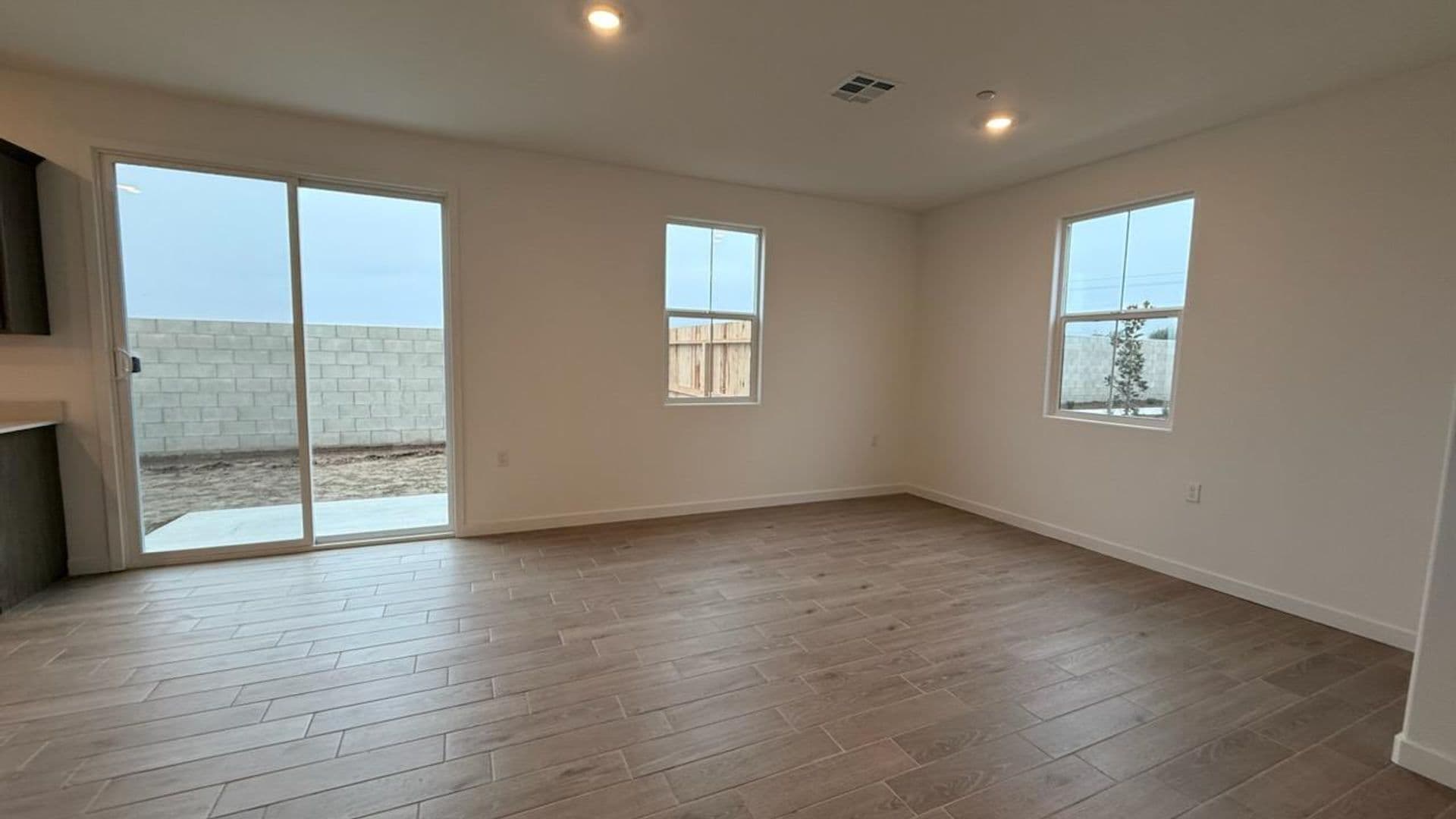 Bakersfield House: 12505 Camino Glorieta