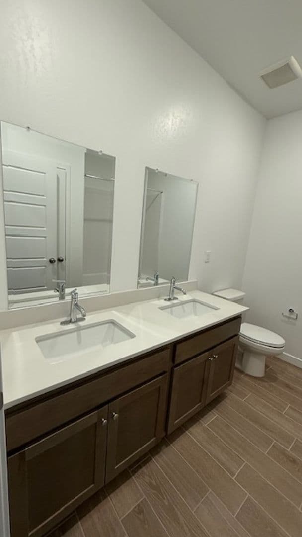 Bakersfield House: 12505 Camino Glorieta