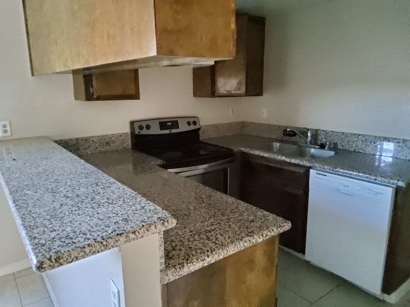 Bakersfield Apartment: 7909 S Laurelglen Blvd