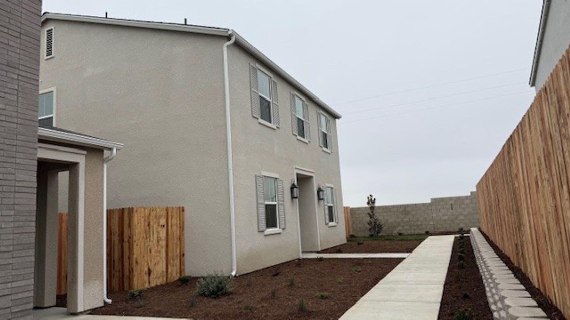 Bakersfield House: 12505 Camino Glorieta