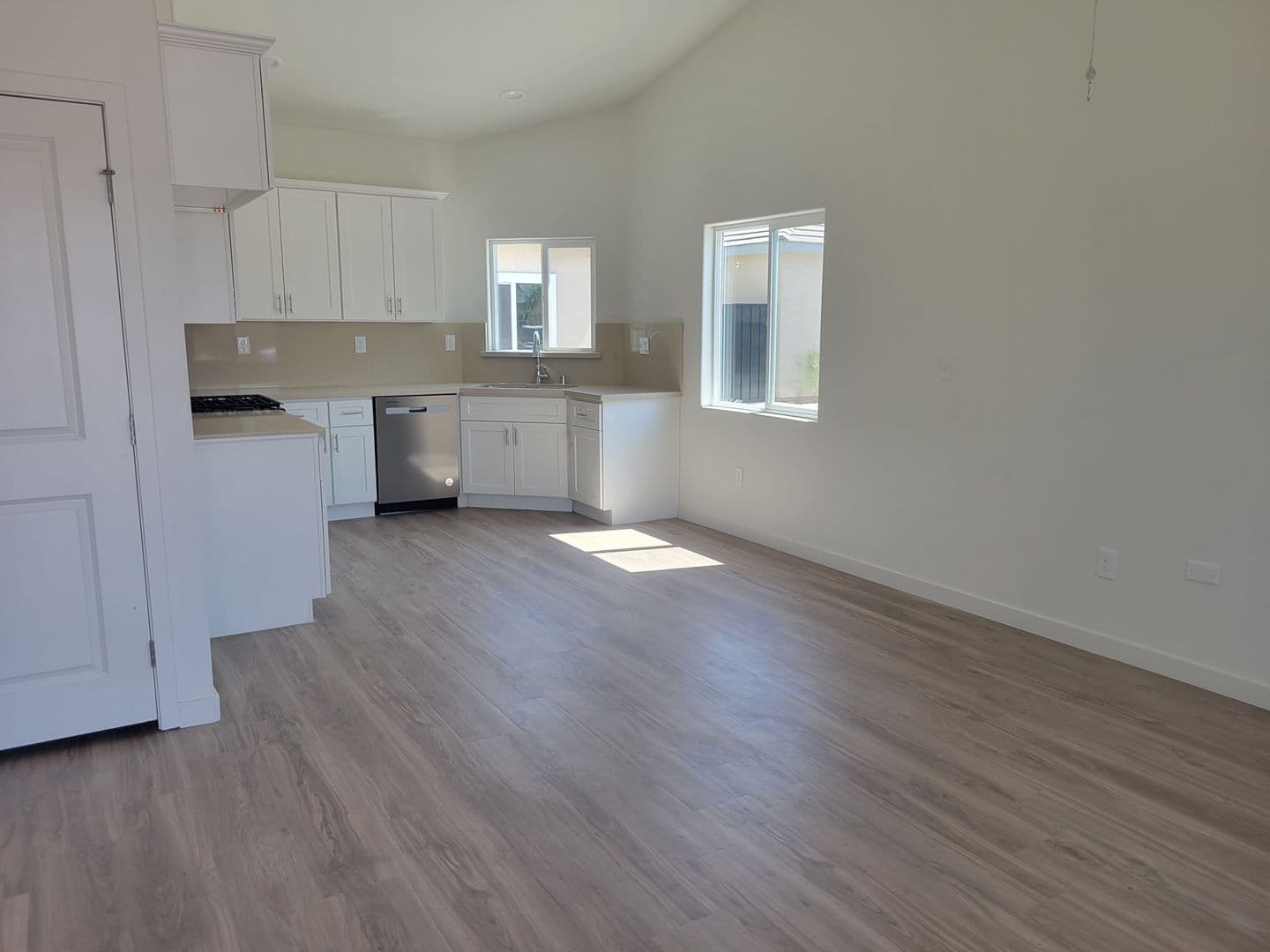 Bakersfield Apartment: 8418 Grandy St