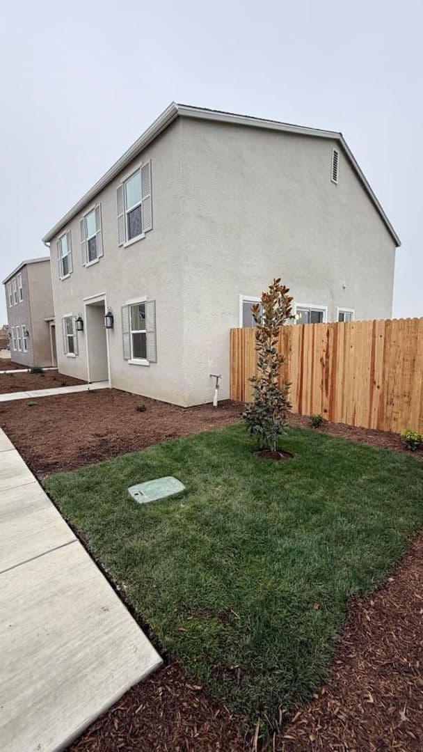 Bakersfield House: 12505 Camino Glorieta