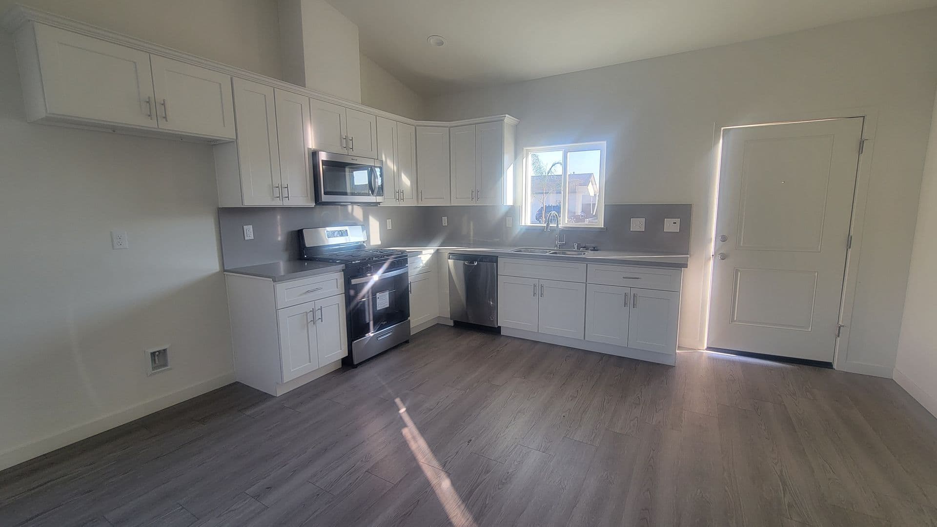 Bakersfield Apartment: 9708 Krista Vineyard Way