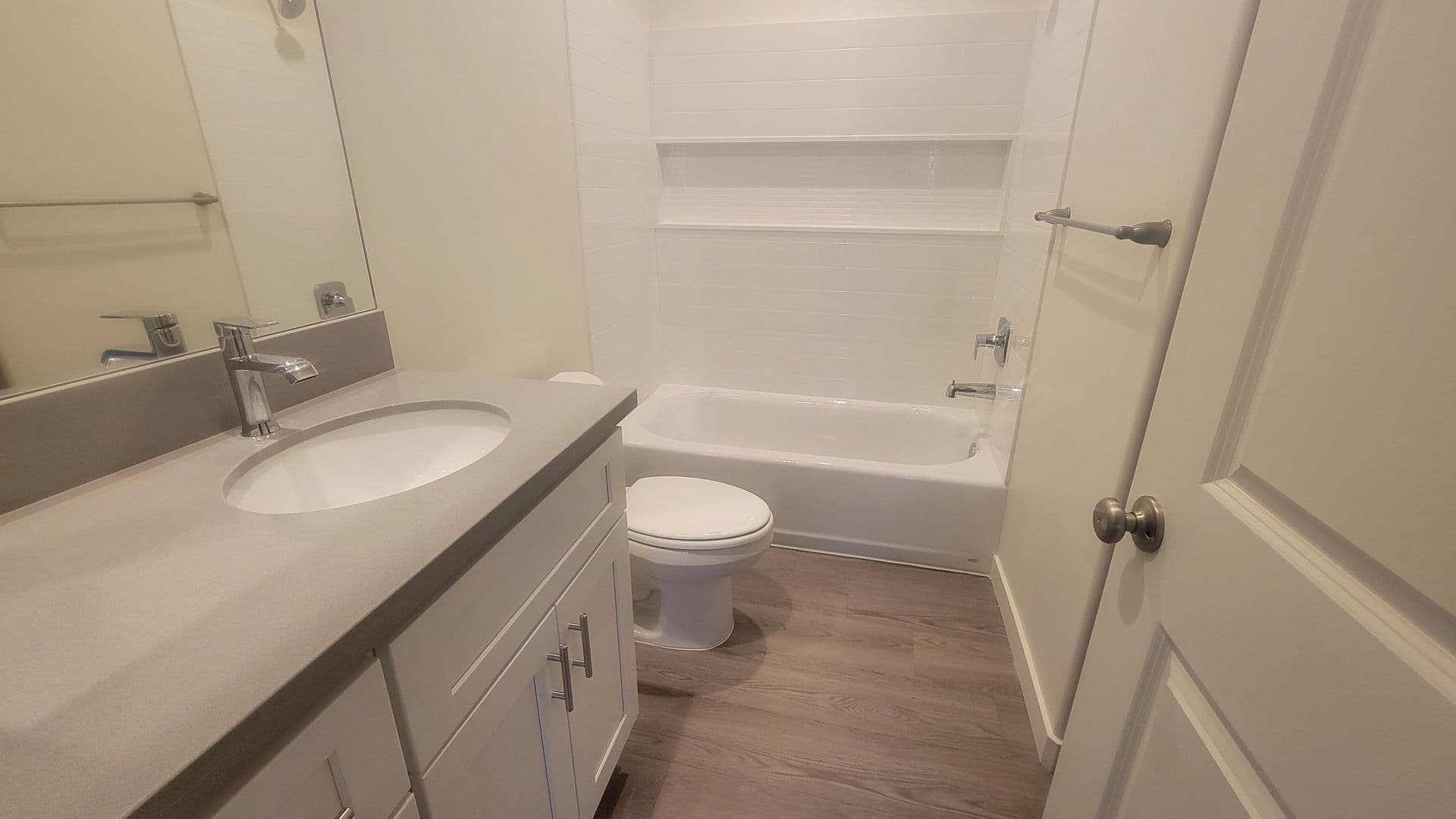 Bakersfield Apartment: 9708 Krista Vineyard Way