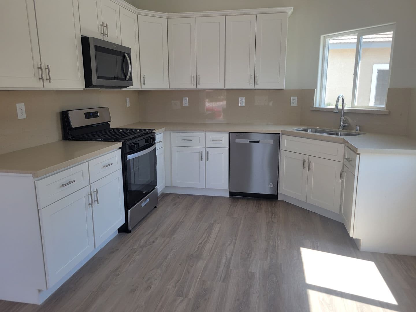 Bakersfield Apartment: 8418 Grandy St