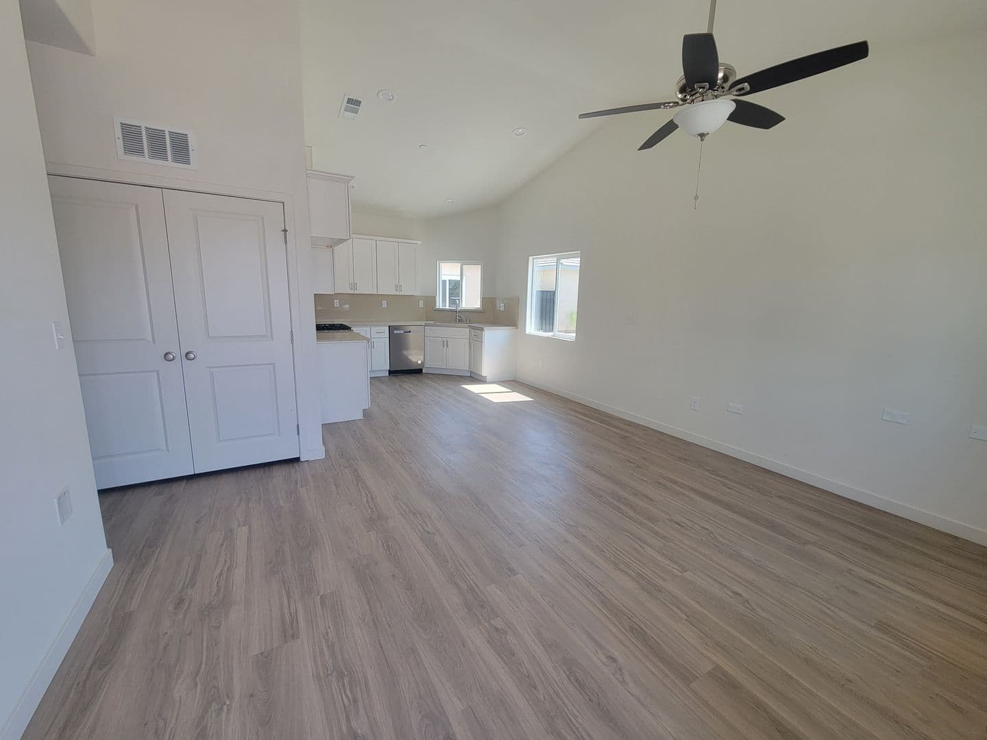 Bakersfield Apartment: 8418 Grandy St