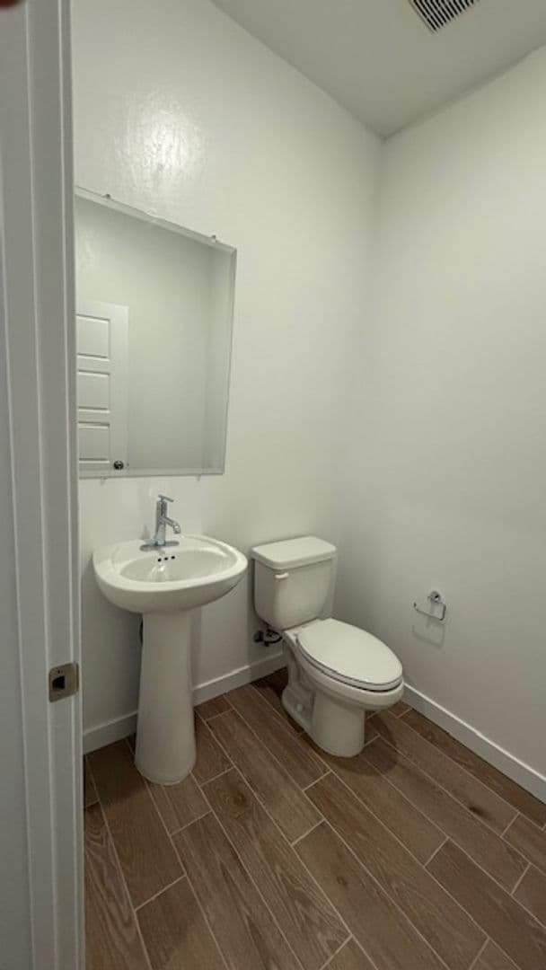 Bakersfield House: 12505 Camino Glorieta