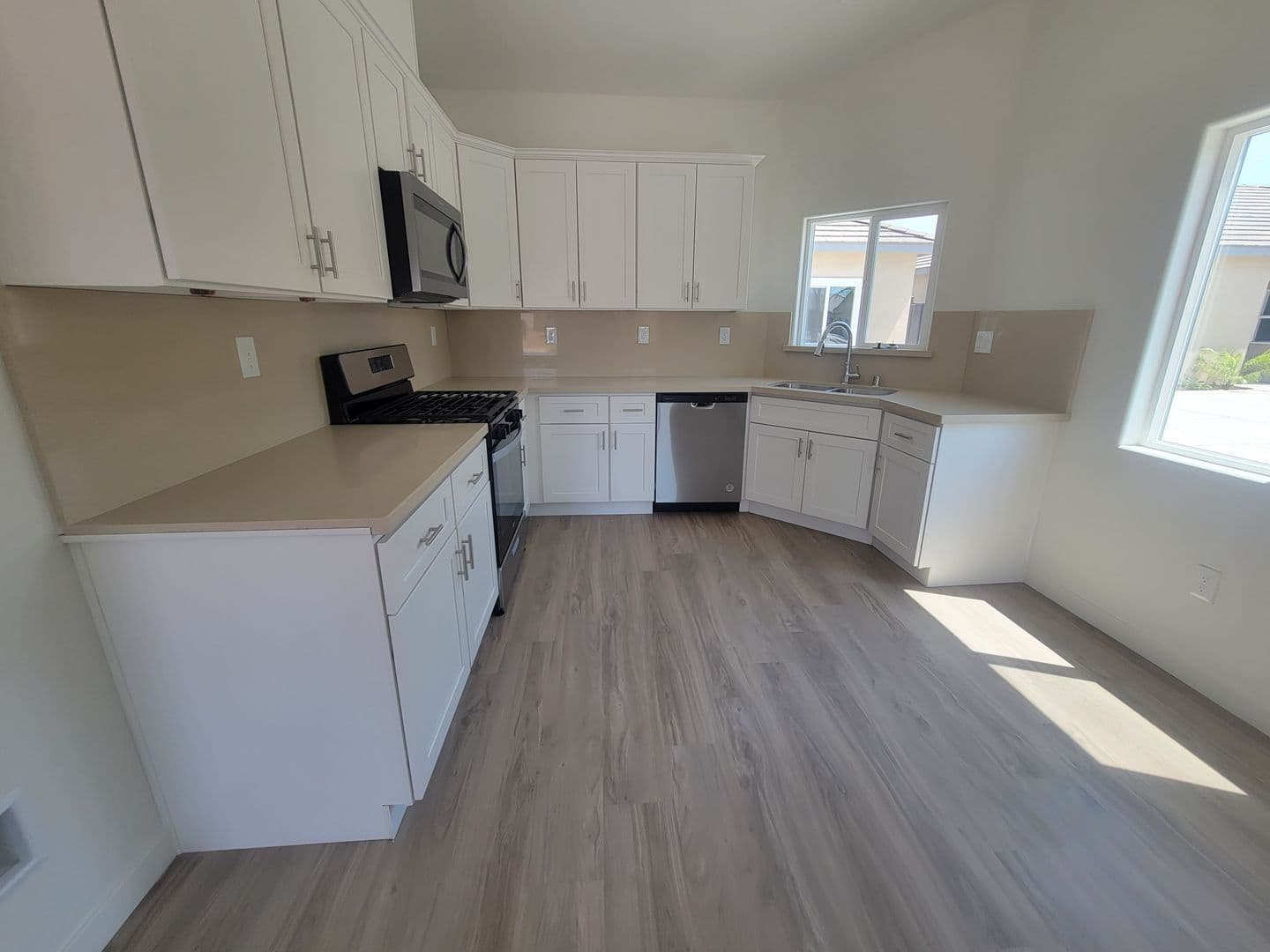 Bakersfield Apartment: 8410 Grandy St