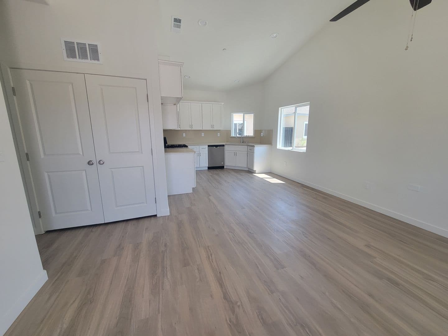 Bakersfield Apartment: 8410 Grandy St