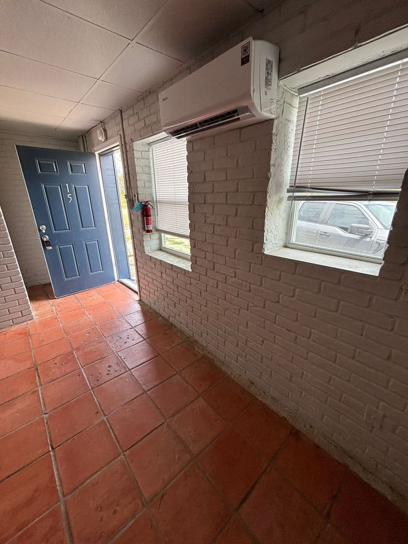 Beeville Apartment: 1627 W FM351