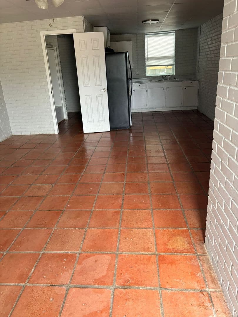 Beeville Apartment: 1627 W FM351
