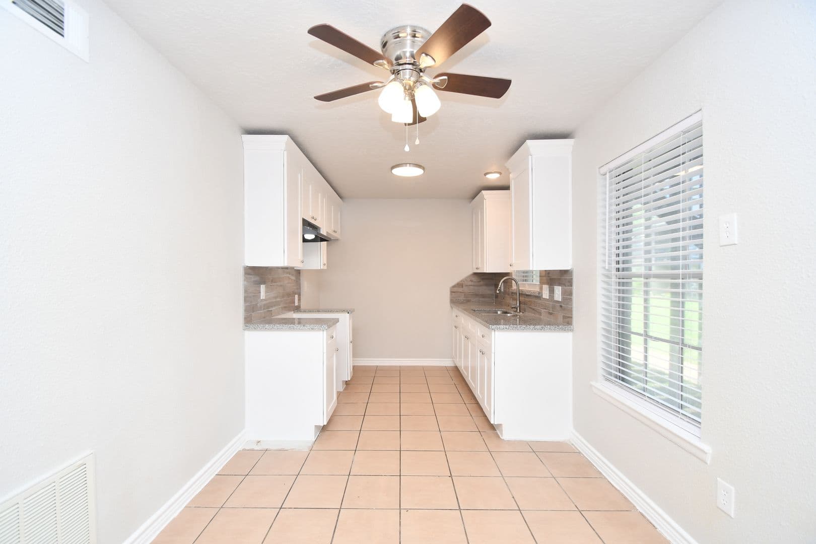 KATY Apartment: 1518 East Ave