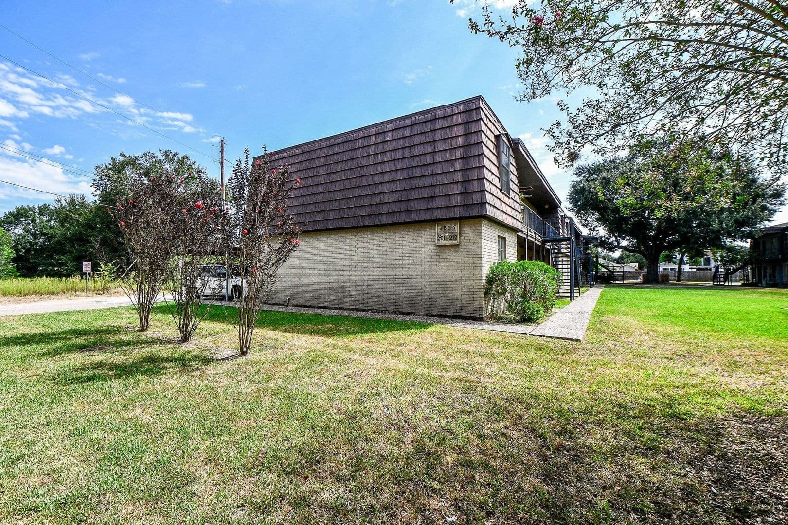KATY Apartment: 1518 East Ave