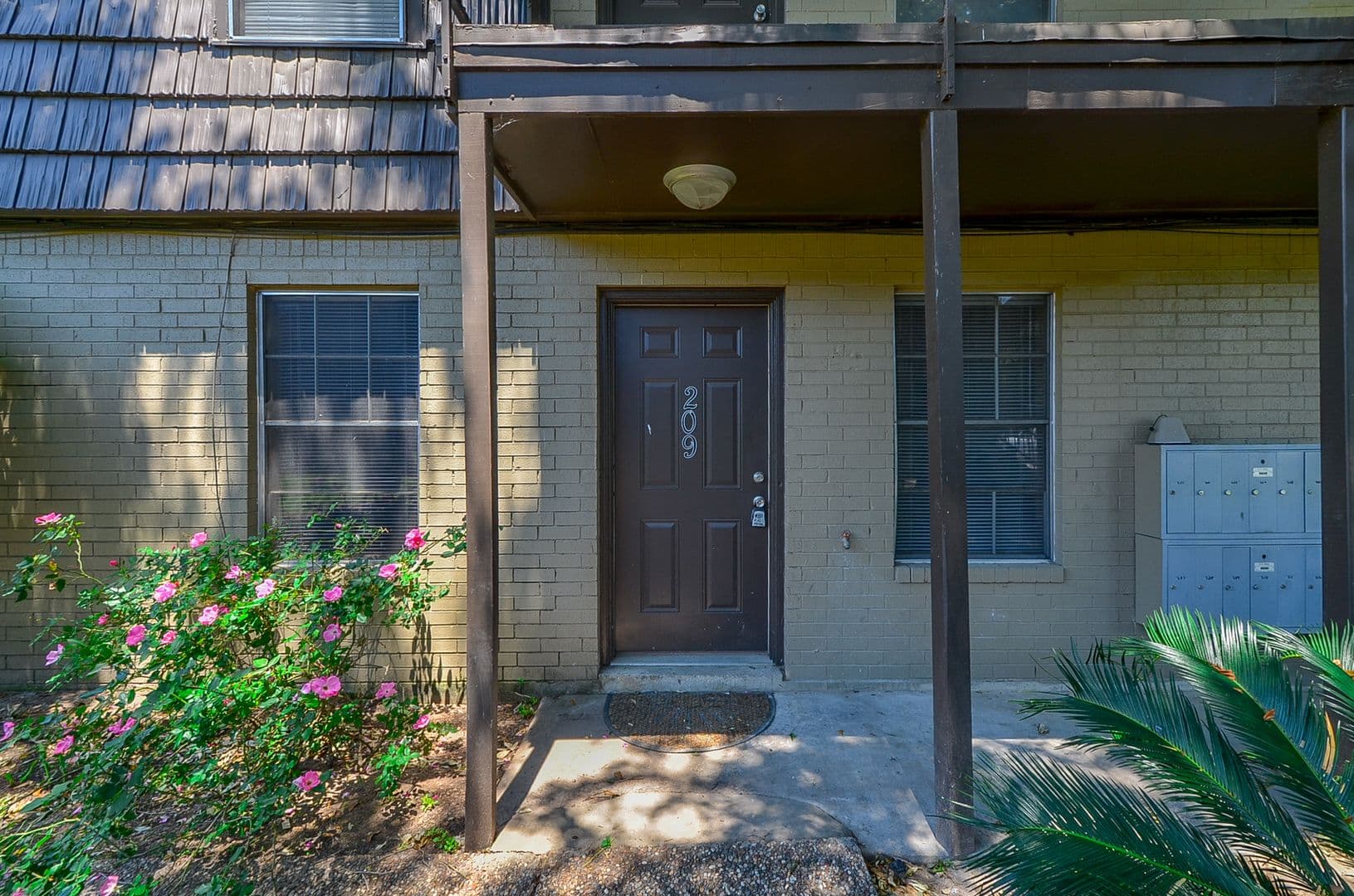 KATY Apartment: 1518 East Ave
