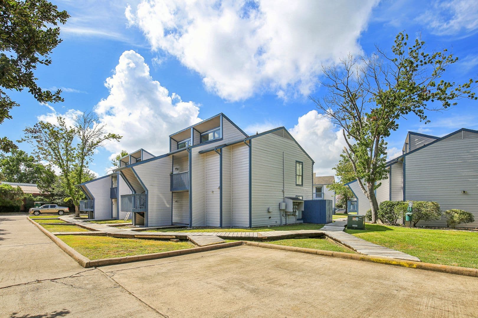 MONTGOMERY Apartment: 13155 WALDEN RD