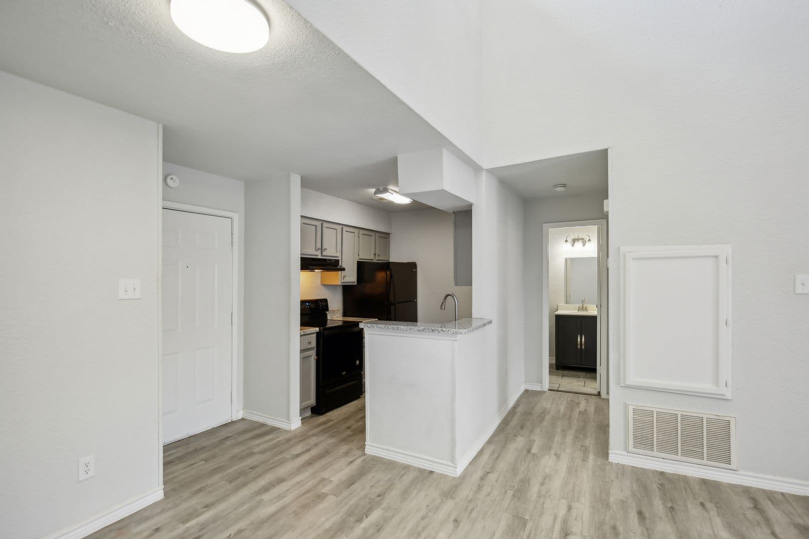 MONTGOMERY Apartment: 13155 WALDEN RD