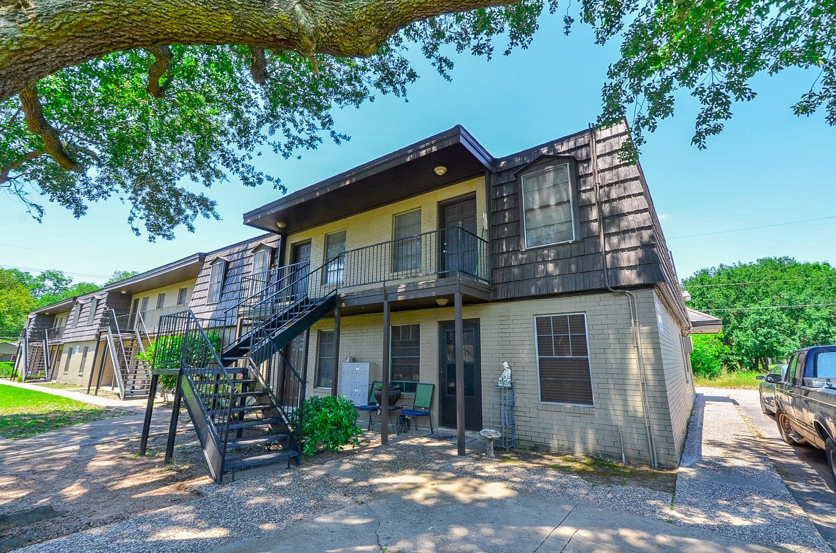 KATY Apartment: 1518 East Ave