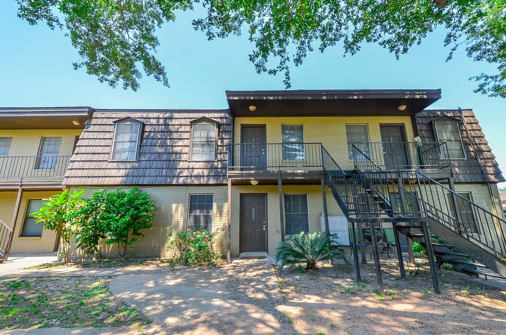 KATY Apartment: 1518 East Ave