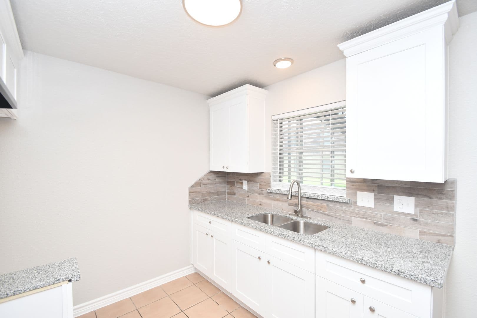 KATY Apartment: 1518 East Ave