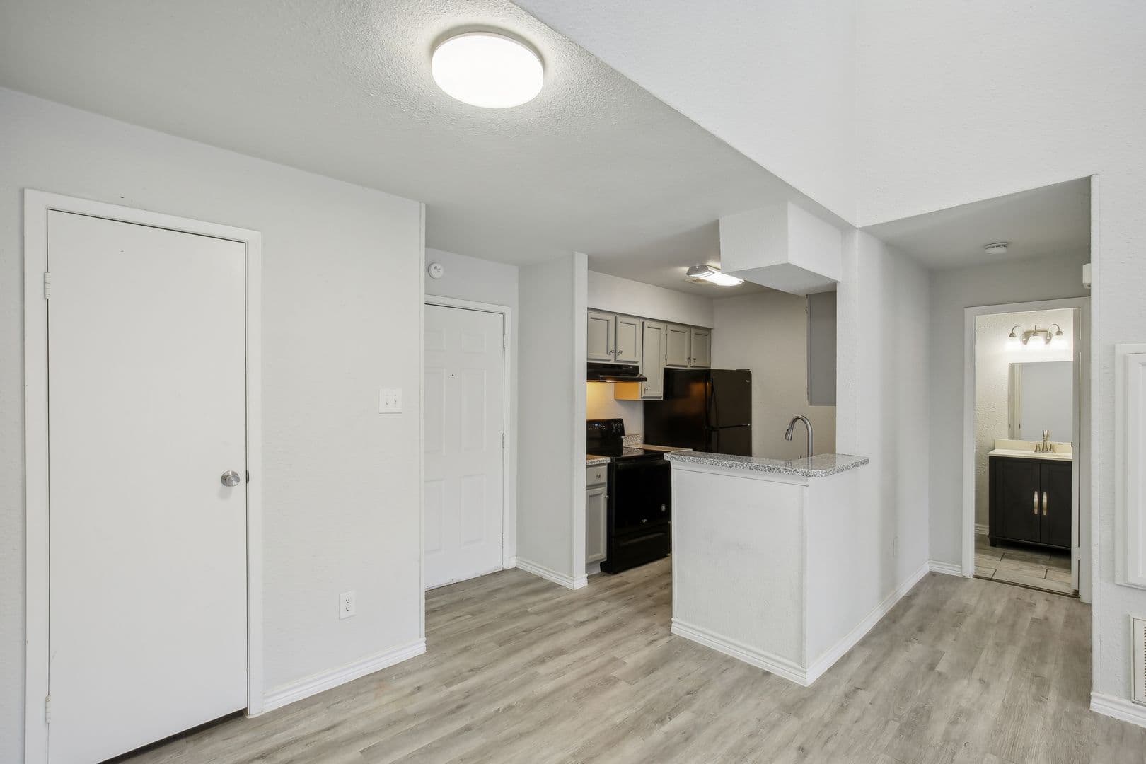 MONTGOMERY Apartment: 13155 WALDEN RD