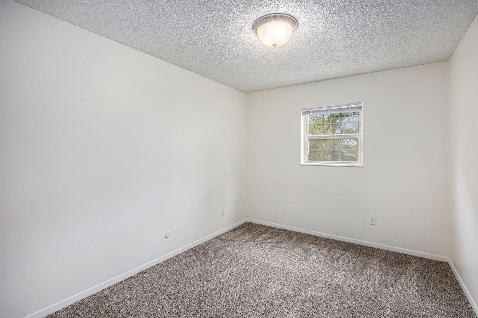 Gladstone Apartment: 7005 N Bales Ave