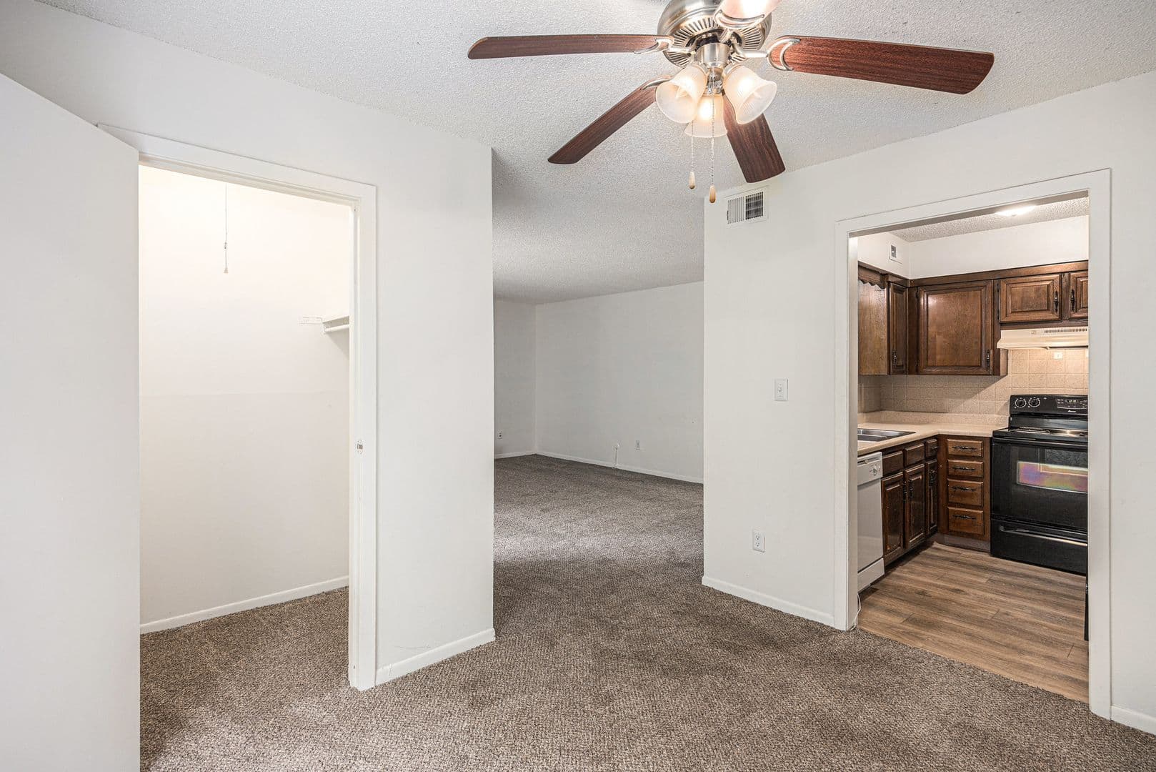 Gladstone Apartment: 7005 N Bales Ave