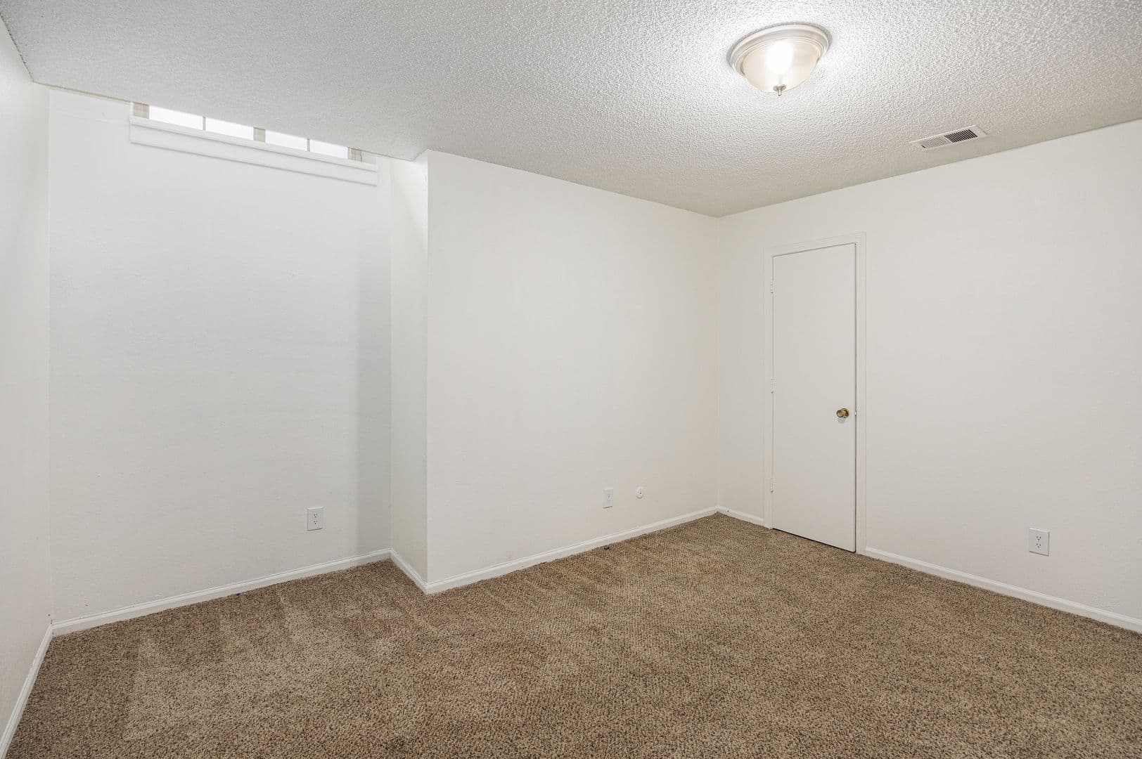 Gladstone Apartment: 7005 N Bales Ave