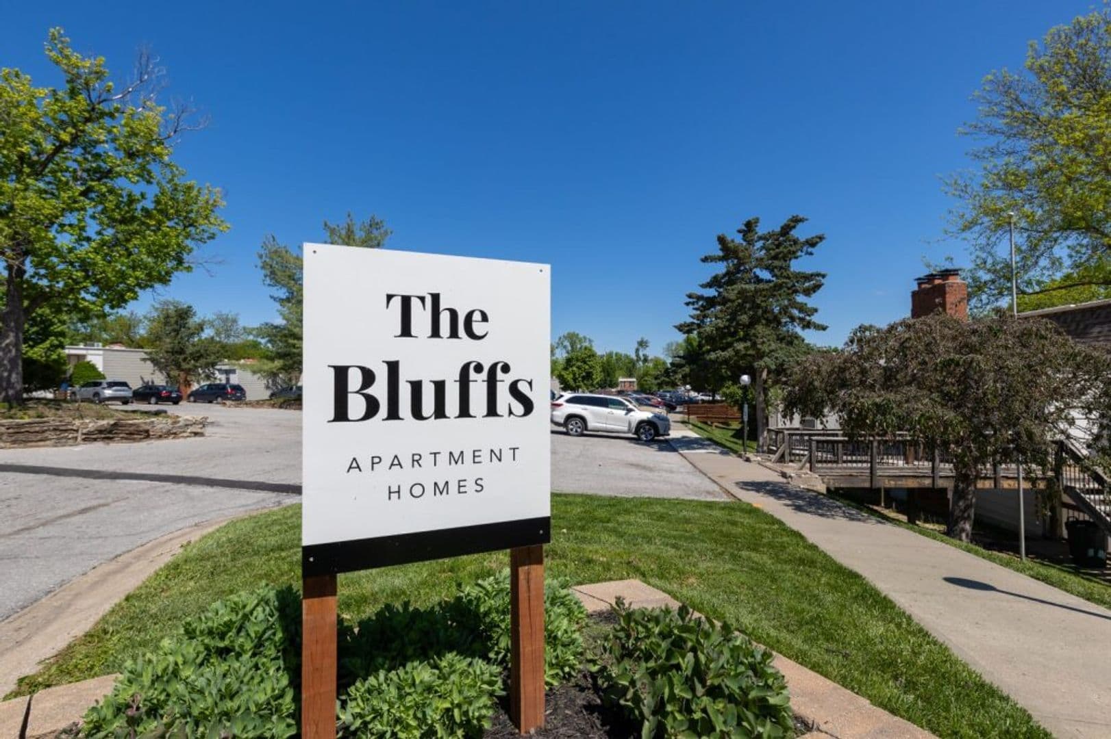 Gladstone Apartment: 7005 N Bales Ave