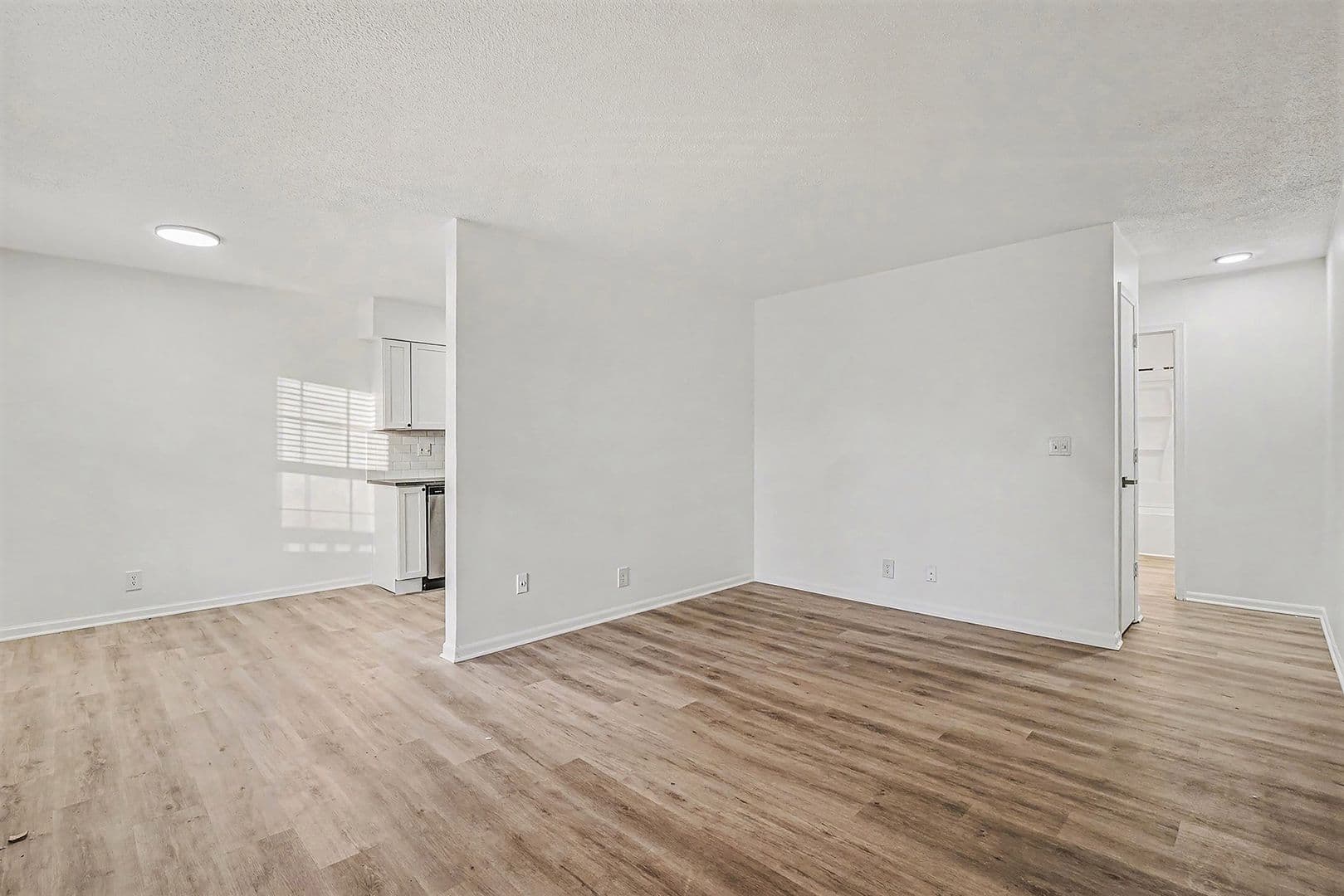 Olathe Apartment: 1610 E Kansas City Rd